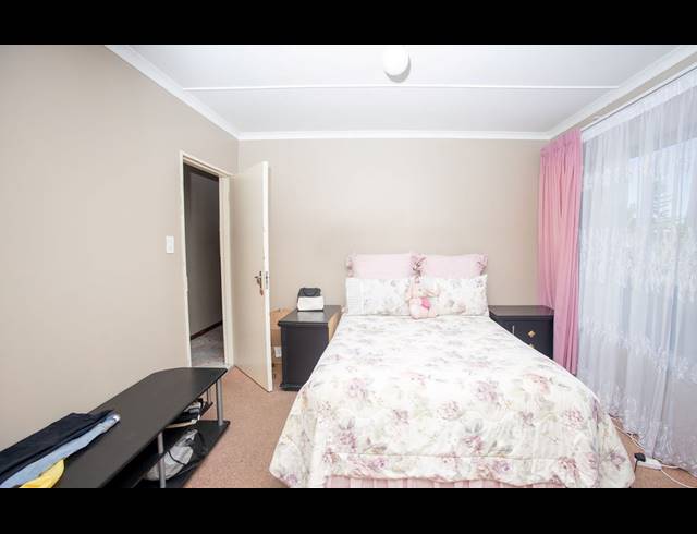 4 BEDROOM HOUSE FOR SALE IN SUNNYRIDGE